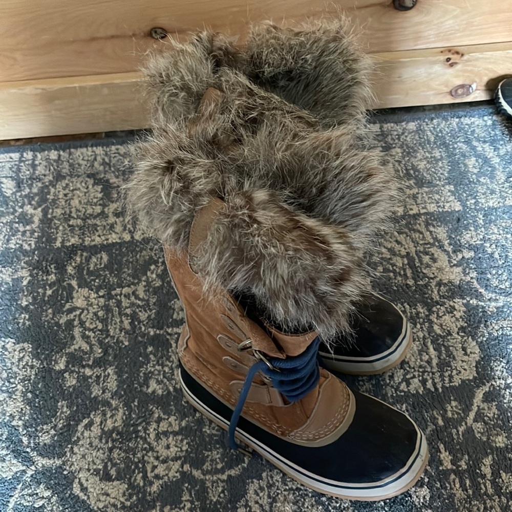 New Sorel Boots size 6.5 MAKE OFFER